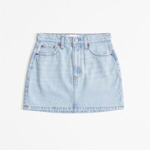 abercrombie denim mini skirt in light size 32!